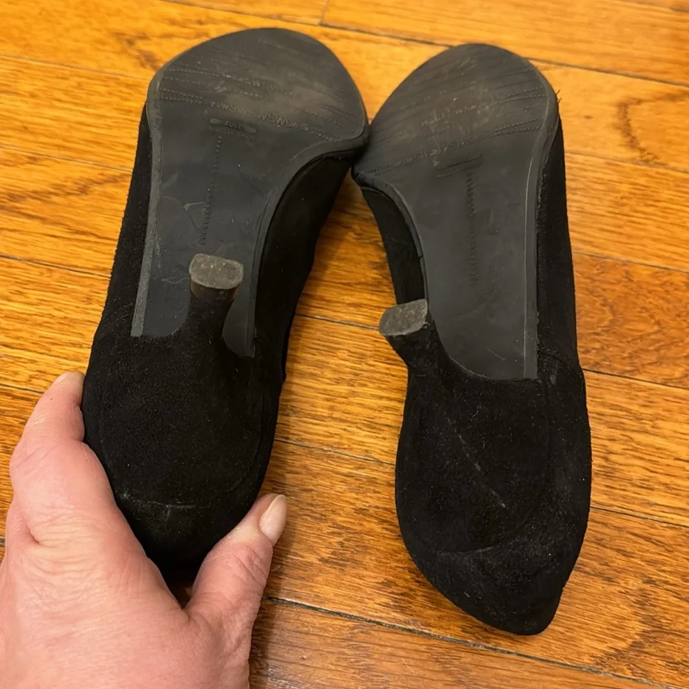 Stuart Weitzman Black Suede Ankle Booties w/2 inch heels. EUC 7.5W